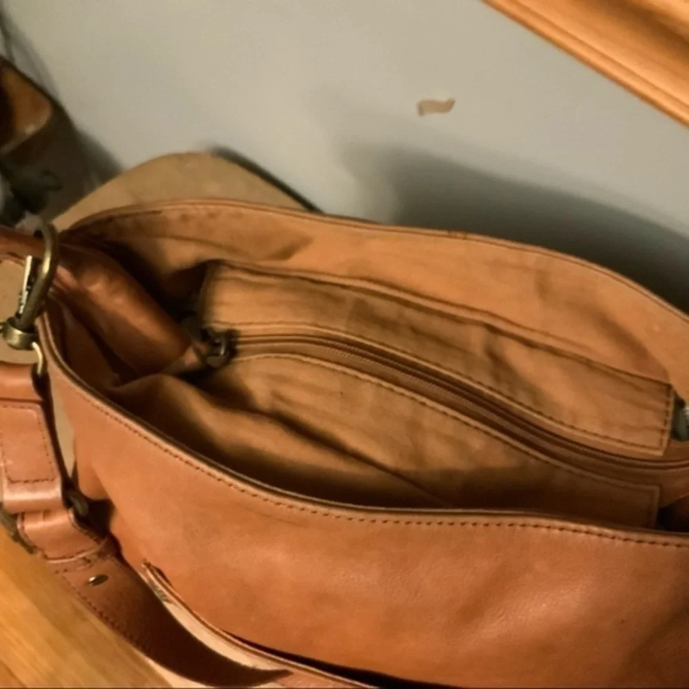 Happy and free leather shoulder purse